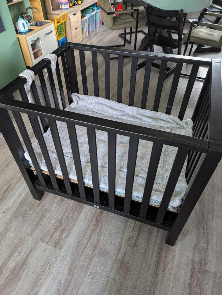 Box Lieke Met Lade Zwart TWF + Boxkleed en boxzak, Kinderen en Baby's, Boxen, Gebruikt, Rechthoekig, Boxkleed, Lade, Ophalen