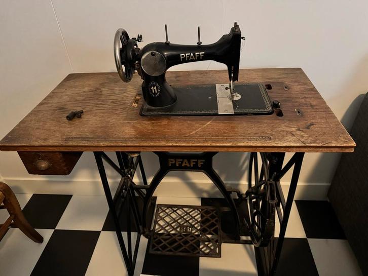 Oude Pfaff Naaimachine - Antiek, Antiek en Kunst, Antiek | Naaimachines, Ophalen