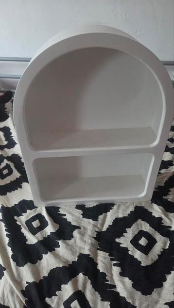 Leuk wandkastje  beschikbaar voor biedingen