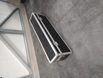 Flightcase hxbxd 43*27*138, heb er twee beschikbaar voor biedingen