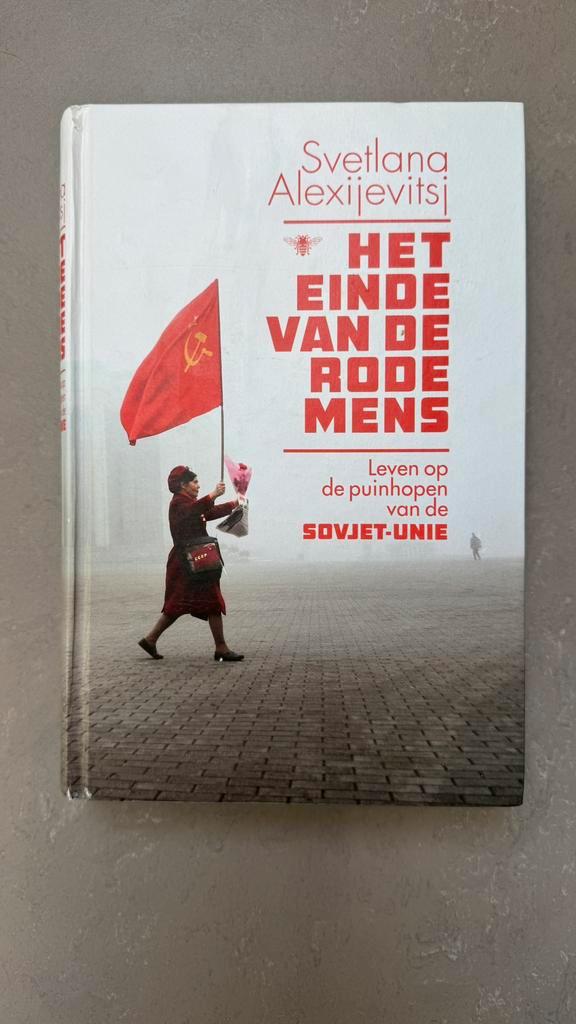 Svetlana Alexijevitsj - Het einde van de rode mens, Boeken, Overige Boeken, Zo goed als nieuw, Ophalen of Verzenden