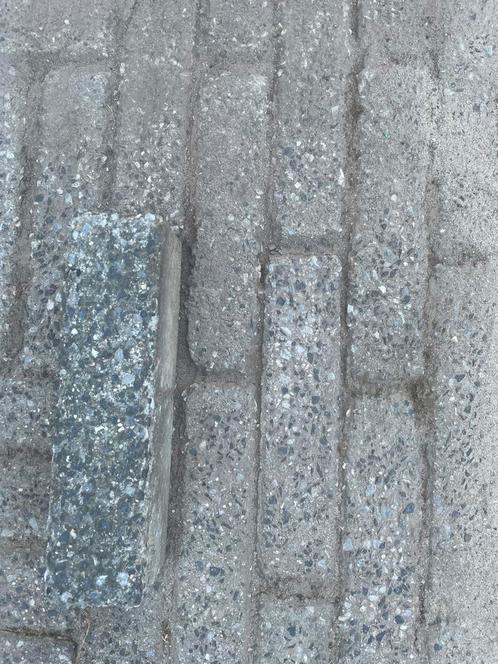 Uit de grond Klinkers - 550 Stuks, Tuin en Terras, Tegels en Klinkers, Gebruikt, Klinkers, Beton, 5 tot 10 m², Ophalen