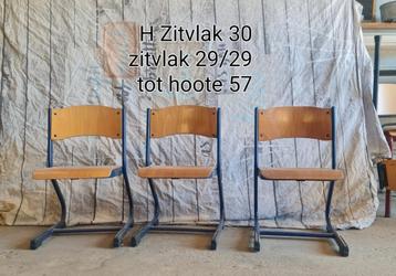 Schoolstoelen, 3 stuks. beschikbaar voor biedingen