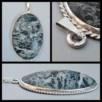 Antiek zilver,  forse hanger, natuursteen, zilveren montuur  beschikbaar voor biedingen