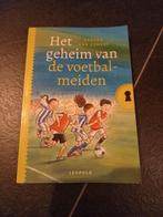 Boek het geheim van de voetbalmeiden, Ophalen of Verzenden, Gelezen, Fictie algemeen