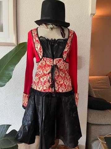 Burlesque set met hoge hoed maat L beschikbaar voor biedingen