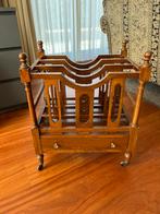 Klassieke kranten- en lectuurbak, Ophalen, Gebruikt