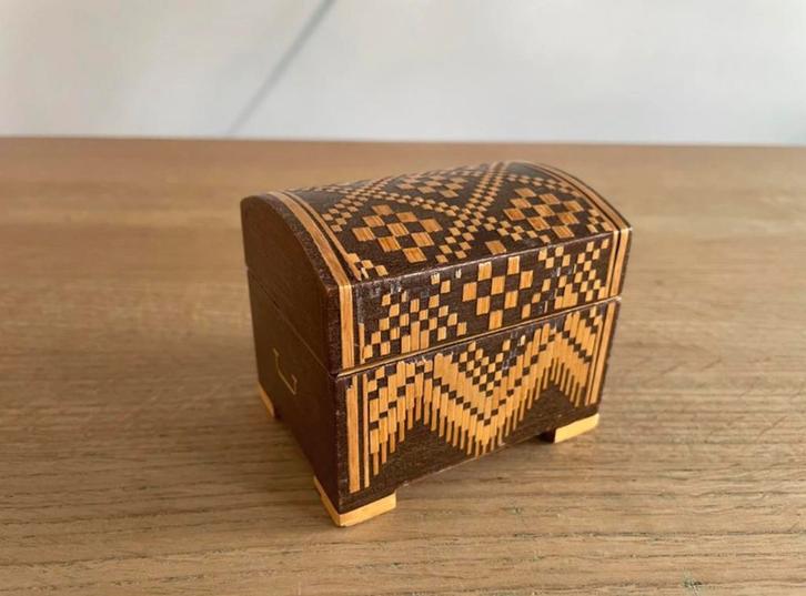 Bijzonder vintage USSR sieradendoosje, Antiek en Kunst, Curiosa en Brocante, Ophalen of Verzenden