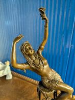 Bronzen beeld: Vrouw met wijnglas, Antiek en Kunst, Kunst | Beelden en Houtsnijwerken, Ophalen of Verzenden