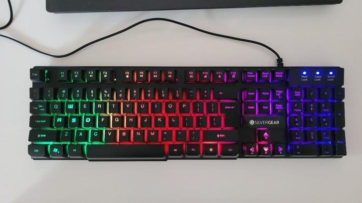 Gaming toetsenbord Silvergear met RGB rainbow ledverlichting, Computers en Software, Toetsenborden, Gebruikt, Qwerty, Bedraad