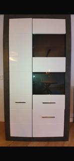 Vitrinekast Acasia Grijs/Eiken (Meubella), Huis en Inrichting, Kasten | Vitrinekasten, Ophalen, Met deur(en), 100 tot 150 cm, 150 tot 200 cm