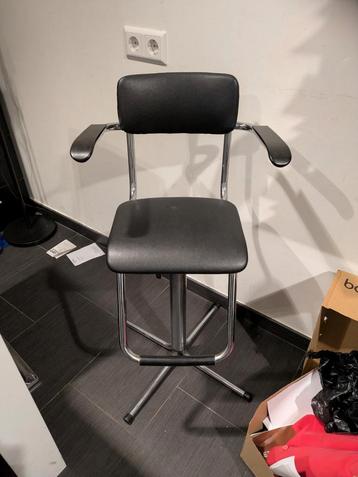 2 Kinder kappersstoelen beschikbaar voor biedingen