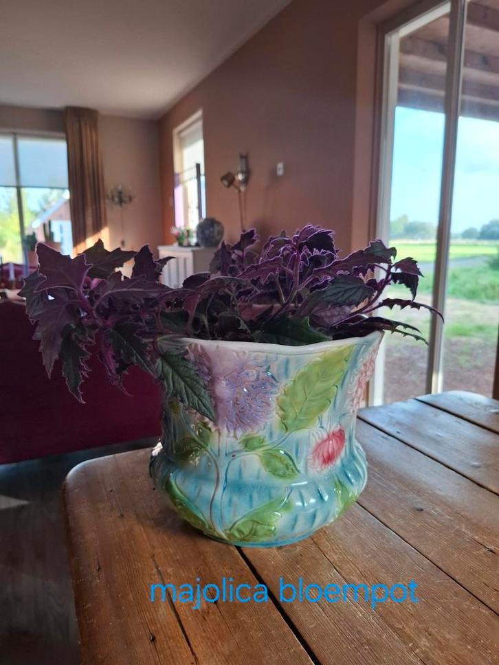 Majolica bloempot/vaas, Tuin en Terras, Bloempotten, Gebruikt, Aardewerk, Minder dan 40 cm, 25 tot 40 cm, Rond, Ophalen