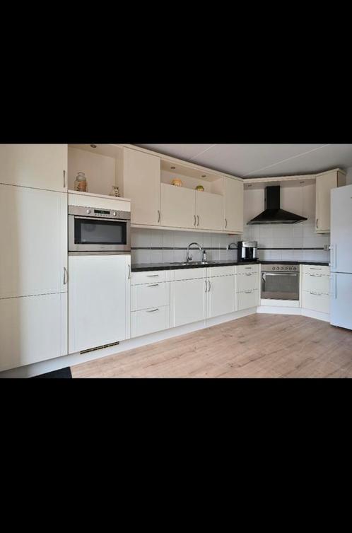 Keuken gratis op te halen alleen vrijdag 16 mei Huizen, Huis en Inrichting, Keuken | Complete keukens, Gebruikt, Hoekkeuken, Ophalen