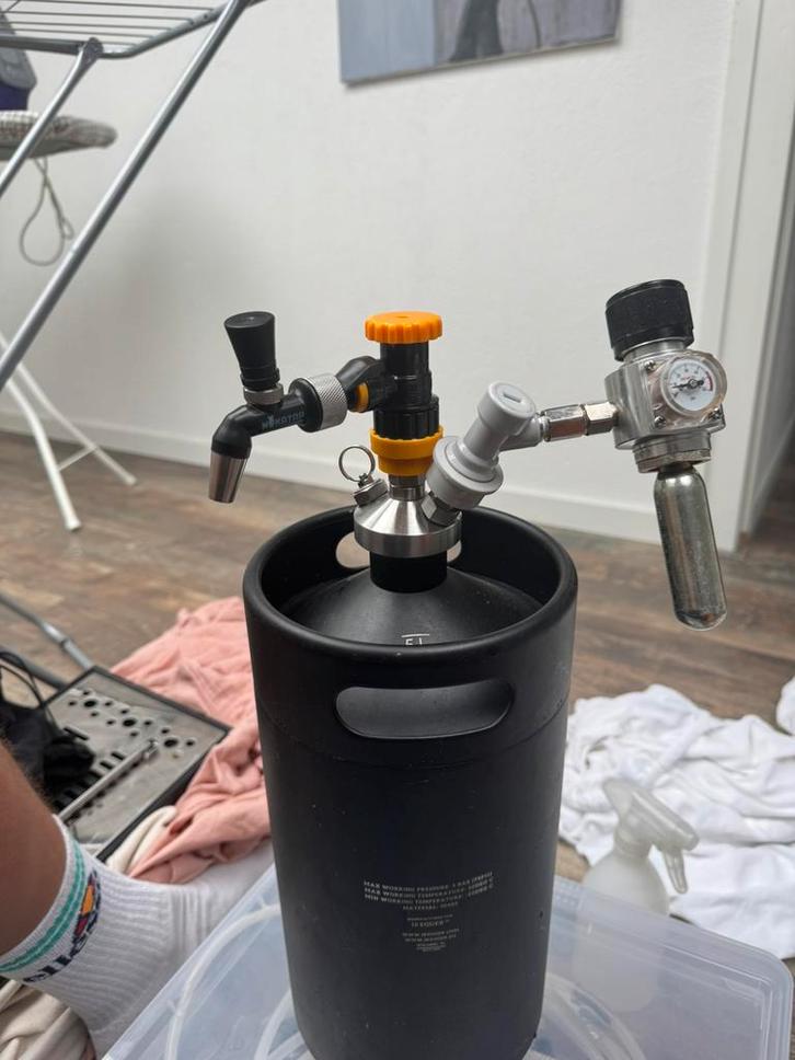 iKegger dubbelwandig 5L fust met tap en gasregeling, Hobby en Vrije tijd, Overige Hobby en Vrije tijd, Zo goed als nieuw, Ophalen of Verzenden