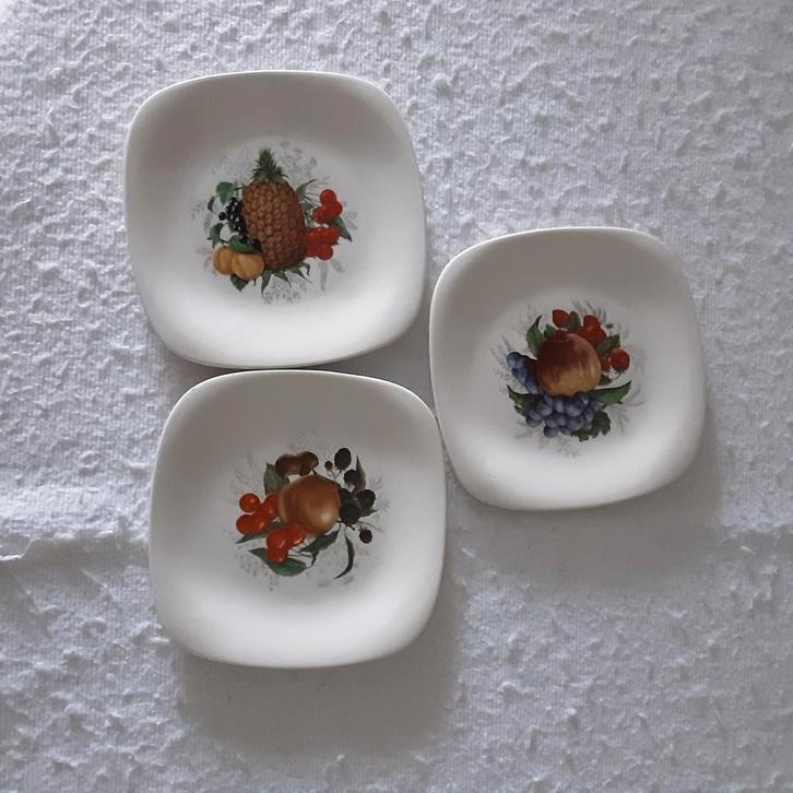 3 VINTAGE GEBAKBORDJES  van BOCH (Belgium), Antiek en Kunst, Antiek | Servies los, Ophalen of Verzenden