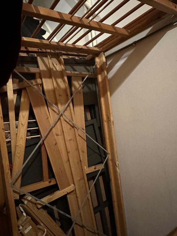 Bed frame, Huis en Inrichting, Slaapkamer | Bedden, Gebruikt, Eenpersoons, 140 cm, Hout, Ophalen