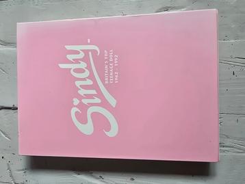 Sindy, britains top teenage doll boek beschikbaar voor biedingen