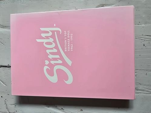 Sindy, britains top teenage doll boek, Boeken, Kunst en Cultuur | Fotografie en Design, Gelezen, Overige onderwerpen, Ophalen of Verzenden
