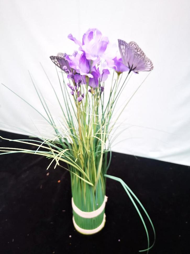 Sfeervol kunstboeket met paarse bloemen en vlinders (37cm), Huis en Inrichting, Woonaccessoires | Kunstplanten en Kunstbloemen