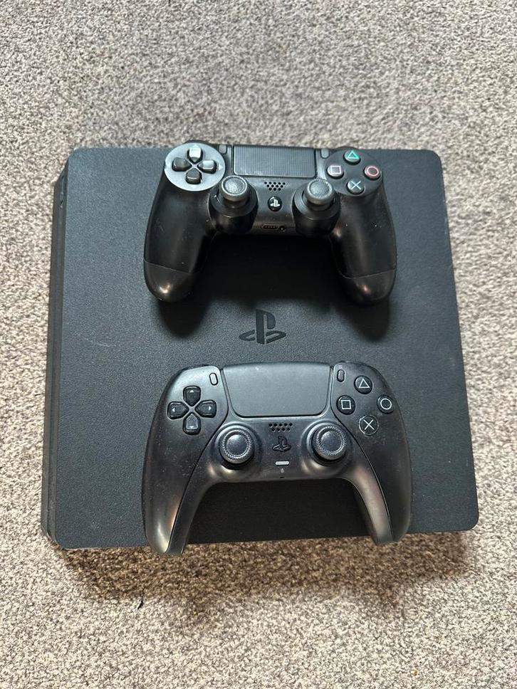 PS4 met 2 controlles + 11 games en alle kabels!, Spelcomputers en Games, Games | Sony PlayStation 4, Gebruikt, Avontuur en Actie