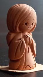 De schattige beschermengel van klei 4.5 cm hoog, Antiek en Kunst, Ophalen of Verzenden