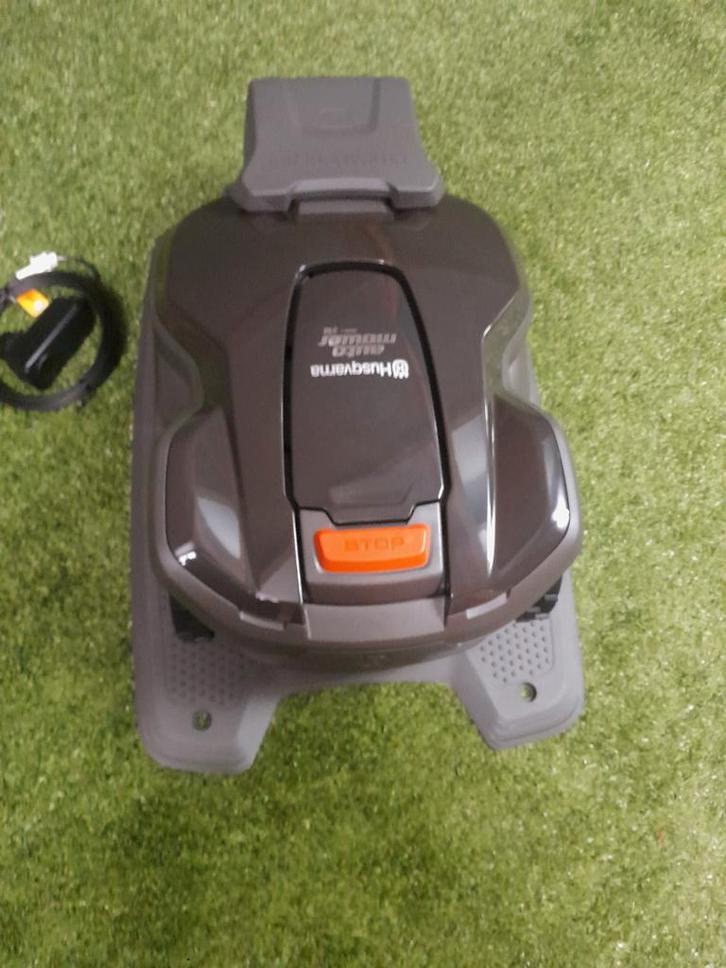 Husqvarna robotmaaiers nieuw en ingeruild, Tuin en Terras, Robotmaaiers, Zo goed als nieuw, 20 tot 25 cm, Ophalen of Verzenden