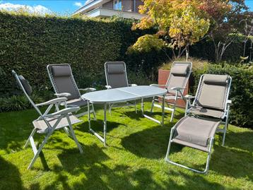 Campingstoelen met tafel 5 personen beschikbaar voor biedingen