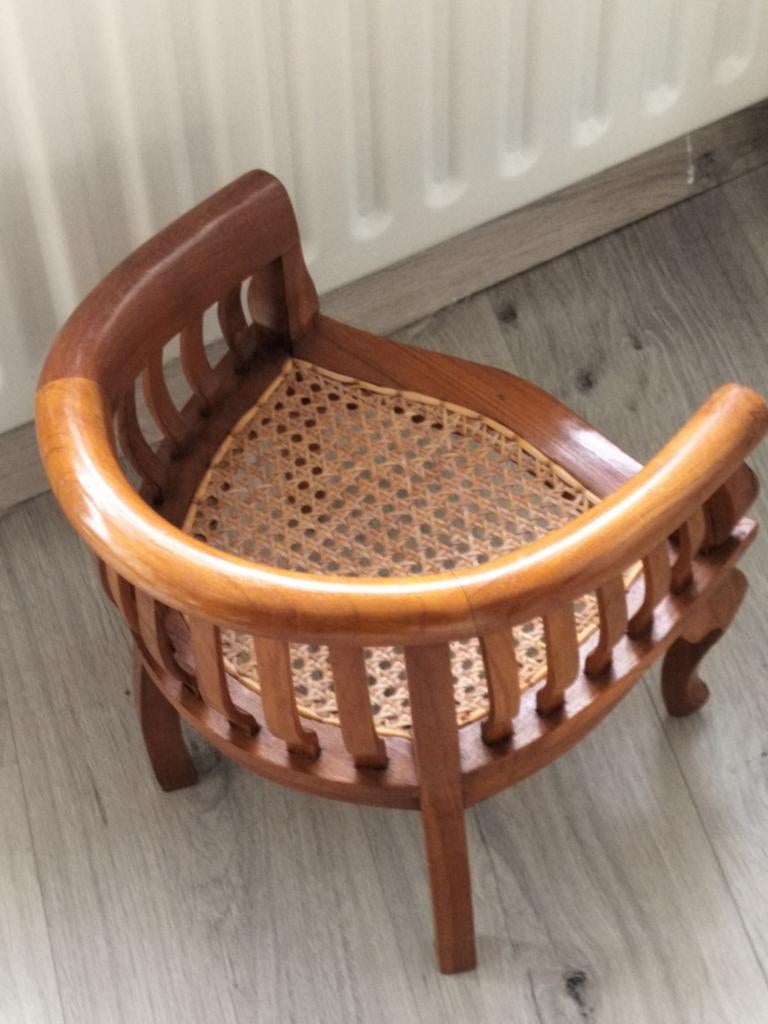 Mooi poppen stoeltje, Verzamelen, Poppenhuizen en Toebehoren, Ophalen of Verzenden, Zo goed als nieuw, Poppenhuis