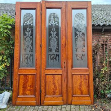 272hx201br Driedelige art nouveau deurenset geetst glas beschikbaar voor biedingen
