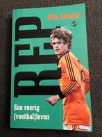 Boek: ‘REP Een roerig (voetbal)leven’ - GESIGNEERD, Mik Schots, Ophalen of Verzenden, Zo goed als nieuw, Balsport