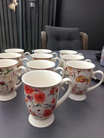 Mooie set van 10 bloemen kopjes beschikbaar voor biedingen