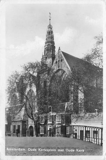 (304-066-017) Amsterdam Oude Kerksplein met Oude Kerk beschikbaar voor biedingen