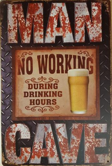 Man Cave no working drinking hours reclamebord van metaal 