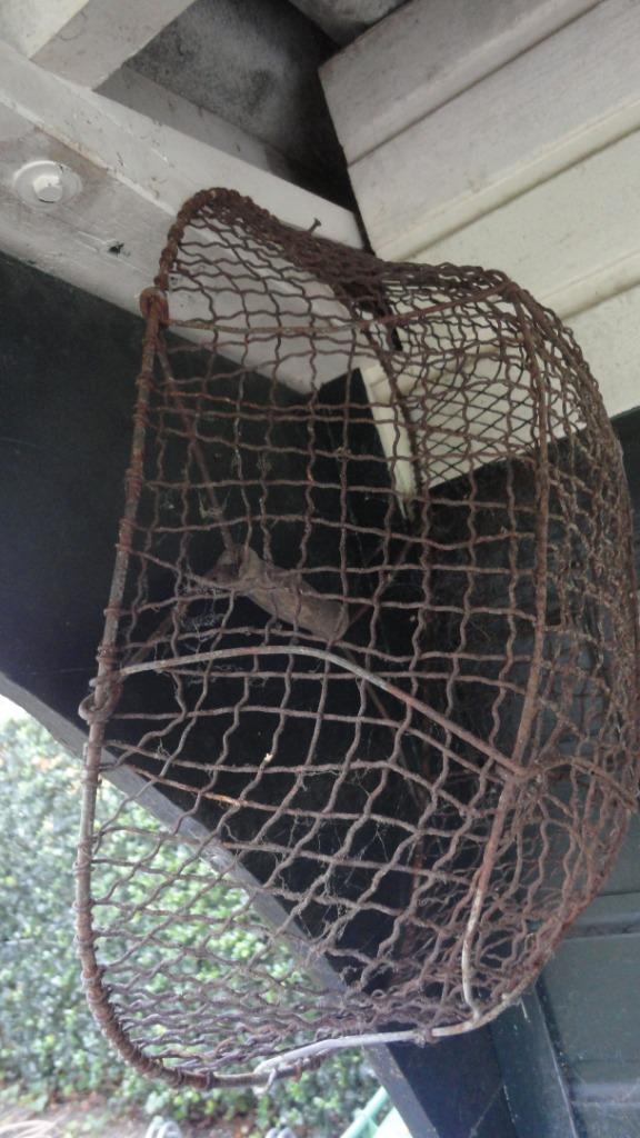 antieke FRANSE DRAADIJZEREN PLUKMAND + HOUTEN HANDVAT, Antiek en Kunst, Curiosa en Brocante, Ophalen of Verzenden