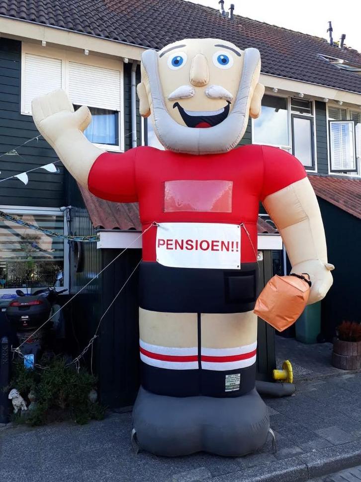 Pensioen opblaasfiguur man - Te Huur, Hobby en Vrije tijd, Feestartikelen | Verhuur, Gebruikt, Overige, Ophalen