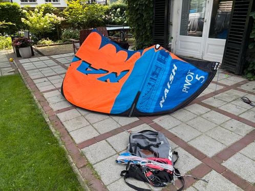 Naish Pivot S25 5m, Watersport en Boten, Kitesurfen, Gebruikt, Kite, 5 m², Geen board, Ophalen of Verzenden