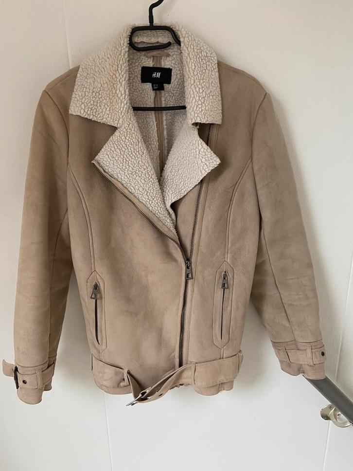 Beige bikerjack met nepbont en nep suede van H&M, Kleding | Dames, Jassen | Winter, Gedragen, Maat 36 (S), Beige, Ophalen of Verzenden