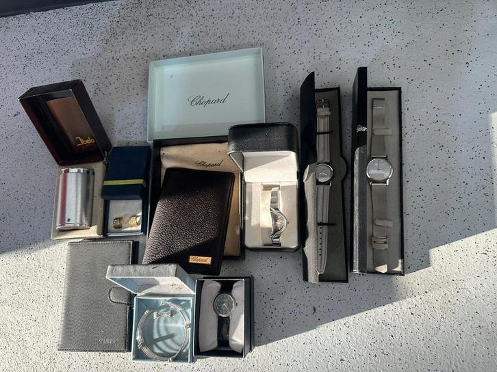 Partij”tje sierraden, horloges en portemonnees Markthandel!, Sieraden, Tassen en Uiterlijk, Horloges | Heren, Gebruikt, Polshorloge