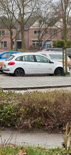 Renault Clio 1.5 DCI Estate 2012 met mankementen 397.xxx, Auto's, Renault, Voorwielaandrijving, 4 cilinders, Wit, Origineel Nederlands