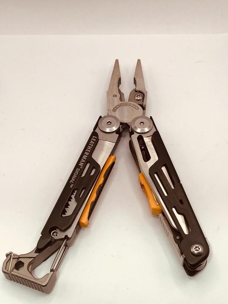 Leatherman Signal Black/Silver Multitool 19useful tools USED, Caravans en Kamperen, Kampeergereedschap, Gebruikt, Ophalen of Verzenden