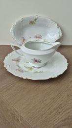 2 brocante schaaltjes en kannetje met bloemen, Ophalen of Verzenden