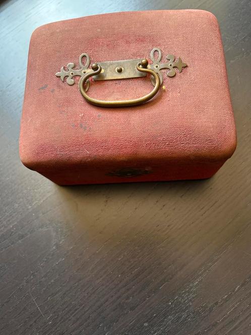 Antieke sieradendoos met gebruikssporen, Antiek en Kunst, Antiek | Woonaccessoires, Ophalen of Verzenden