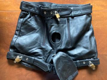Nieuwe soepel leren short Mt M €60,incl verz postnl beschikbaar voor biedingen