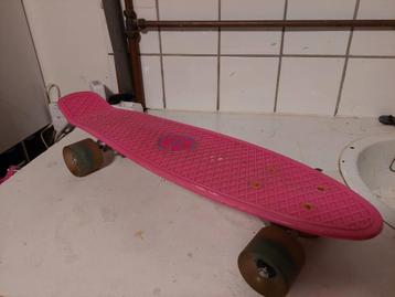 Leuk skateboard 56 cm, zgan. Heb ook nog in het blauw staan. beschikbaar voor biedingen