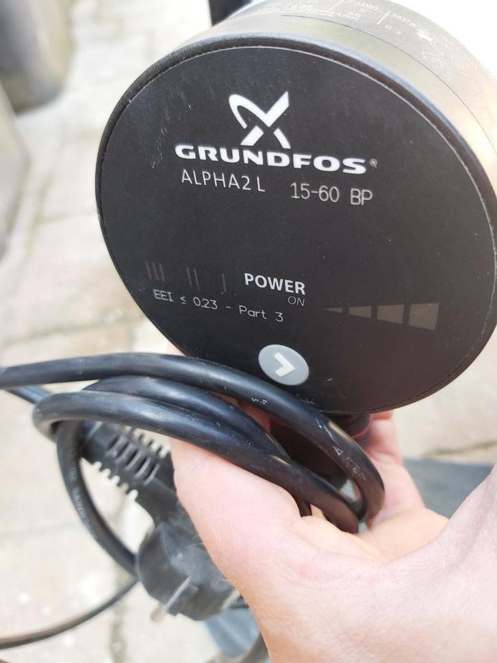 Vloerverwarmingspomp en 5 groepen verdeler, Doe-het-zelf en Verbouw, Verwarming en Radiatoren, Gebruikt, Overige typen, 800 watt of meer
