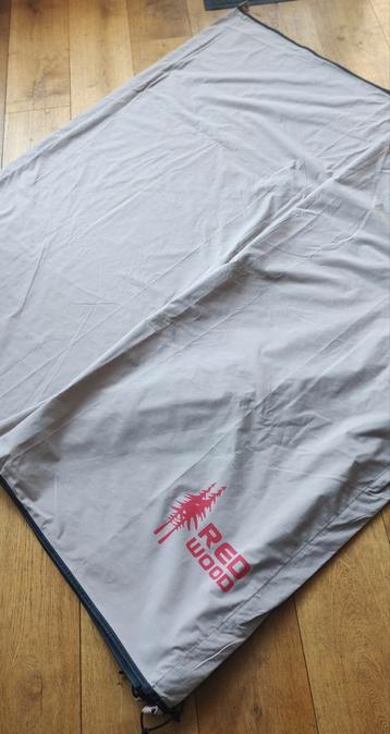 Windscherm/tarp van het merk Redwood. beschikbaar voor biedingen