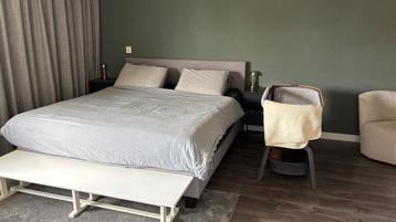 Boxspring 180x200 grijs beschikbaar voor biedingen
