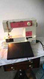 Naaimachine Husqvarna electronic, Hobby en Vrije tijd, Naaimachines en Toebehoren, Ophalen of Verzenden, Zo goed als nieuw, Husqvarna