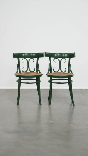 2 x Groene vintage bistro stoel met gematte rieten zitting beschikbaar voor biedingen